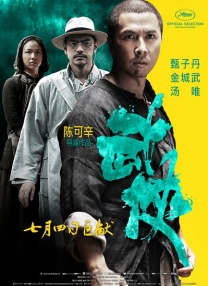 bl双性晾臀扇打屁股play